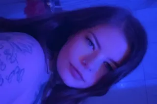 LAST NIGHT HERE 4'10 and petit... - Image 2